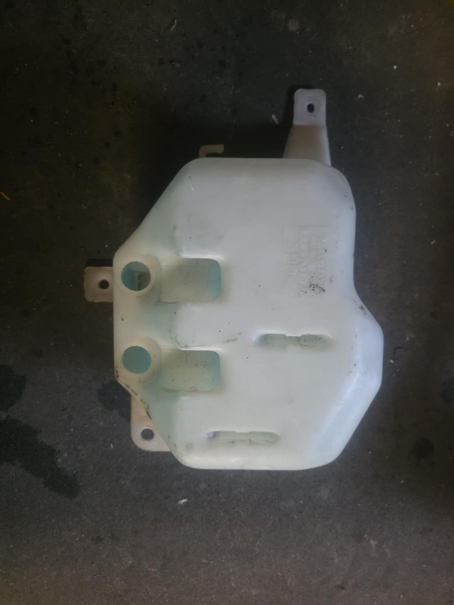 Honda Integra DC5 washer bottle with fill spout
