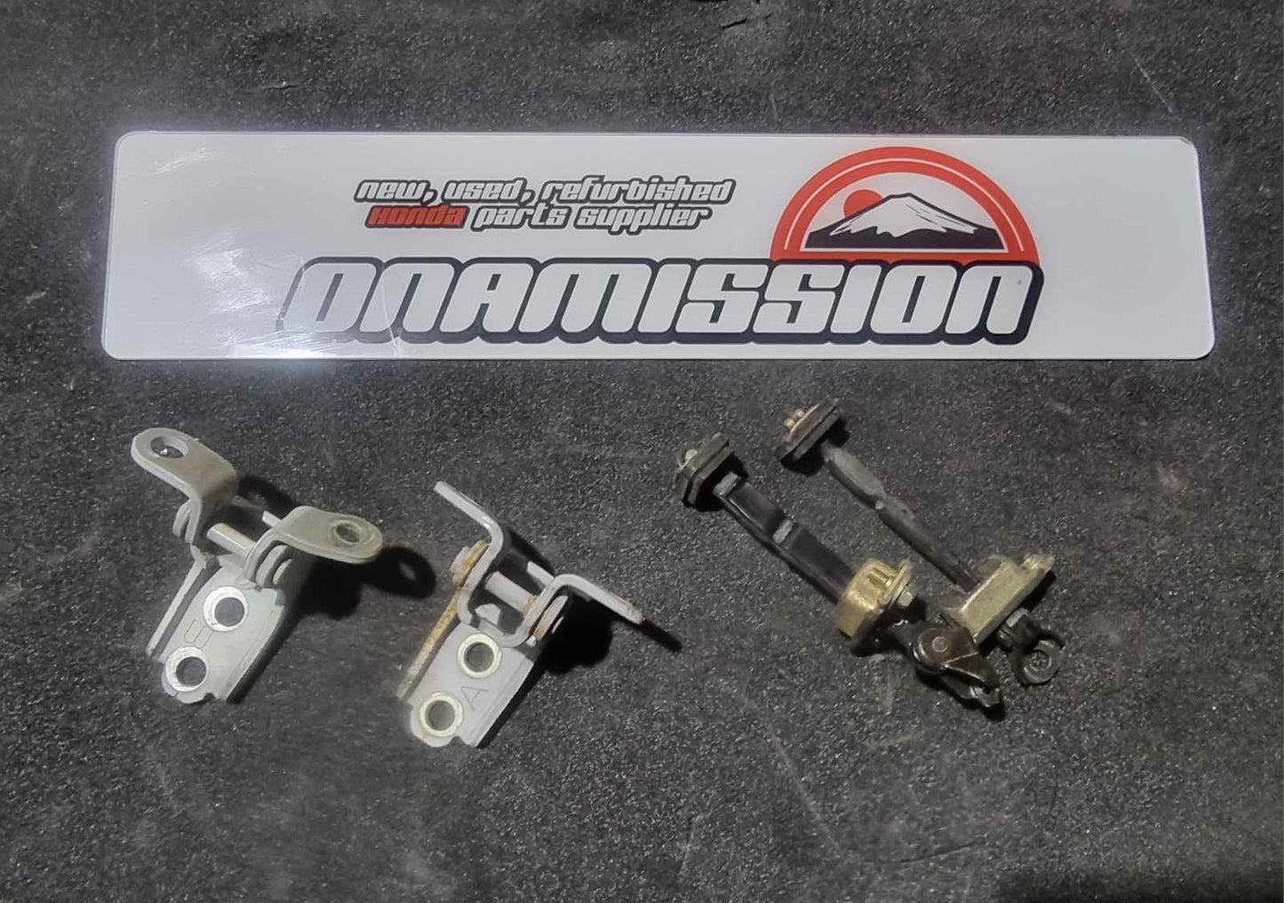 Honda Integra DC5 one pair door hinges for one door