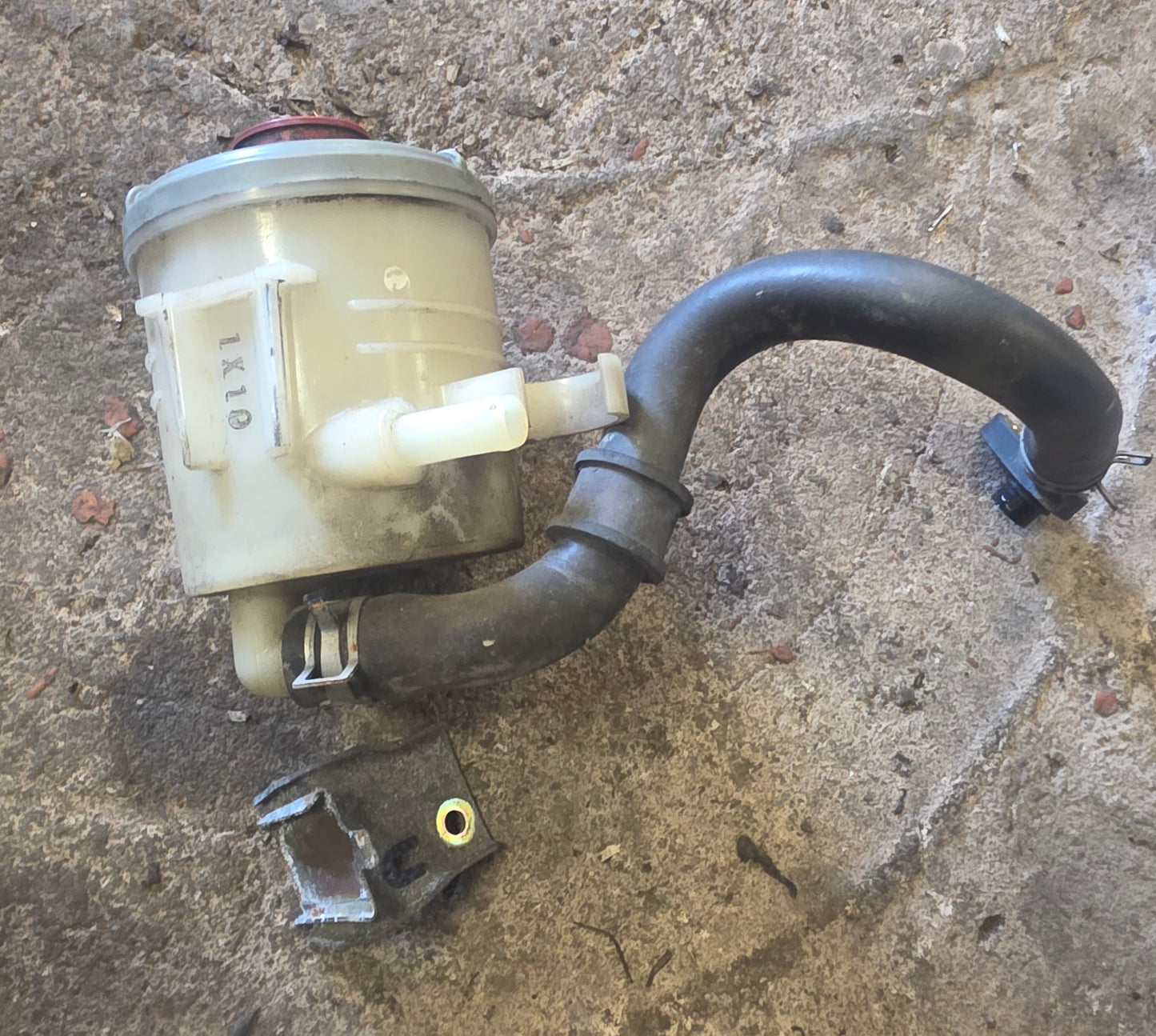 Honda Integra DC5 power steering reservoir hose and bracket