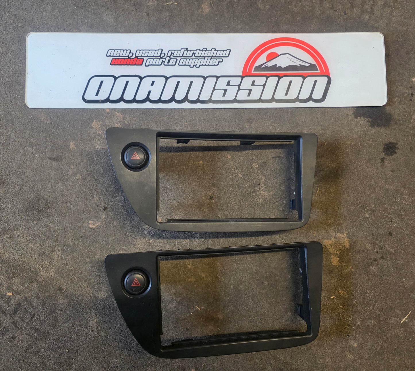 Honda Integra DC5 stereo trim surround