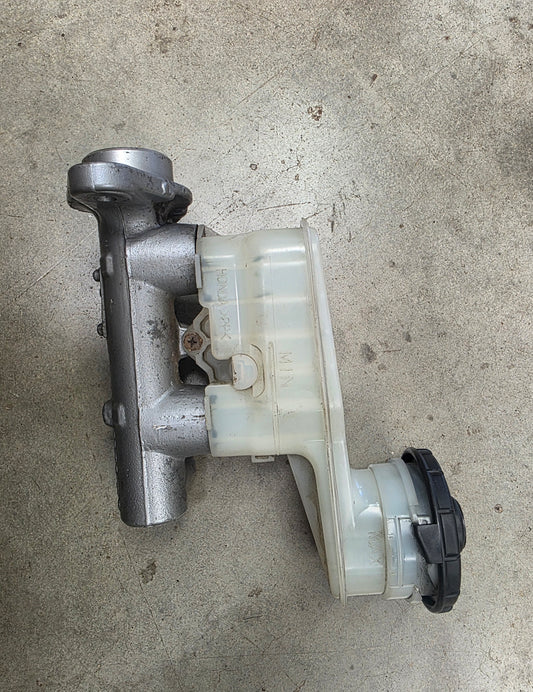 Honda Civic FN2 brake master cylinder and reservoir