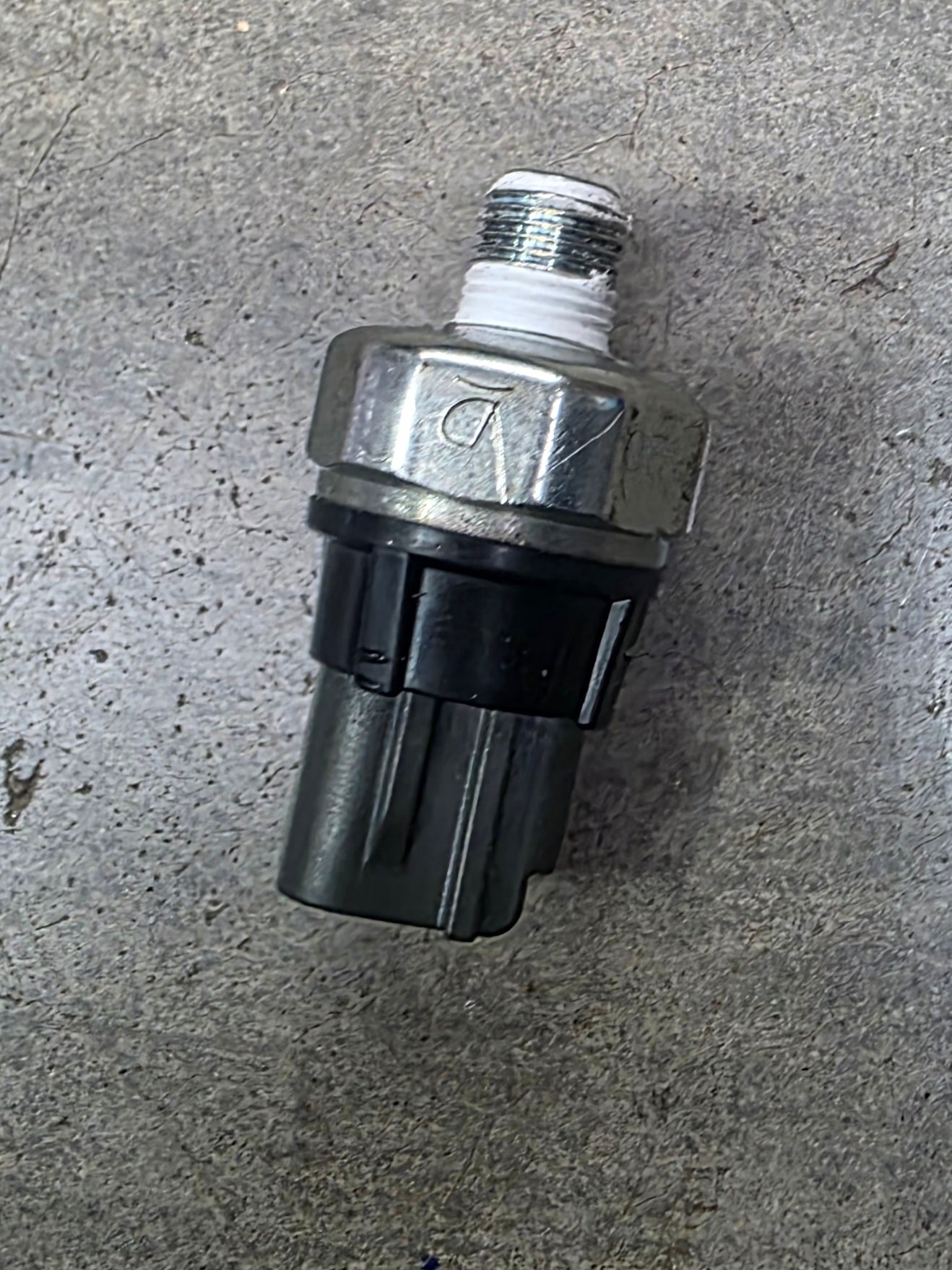 Genuine Honda (37241-RNA-A01) Oil Pressure Switch Assembly brand new FN2 FD2