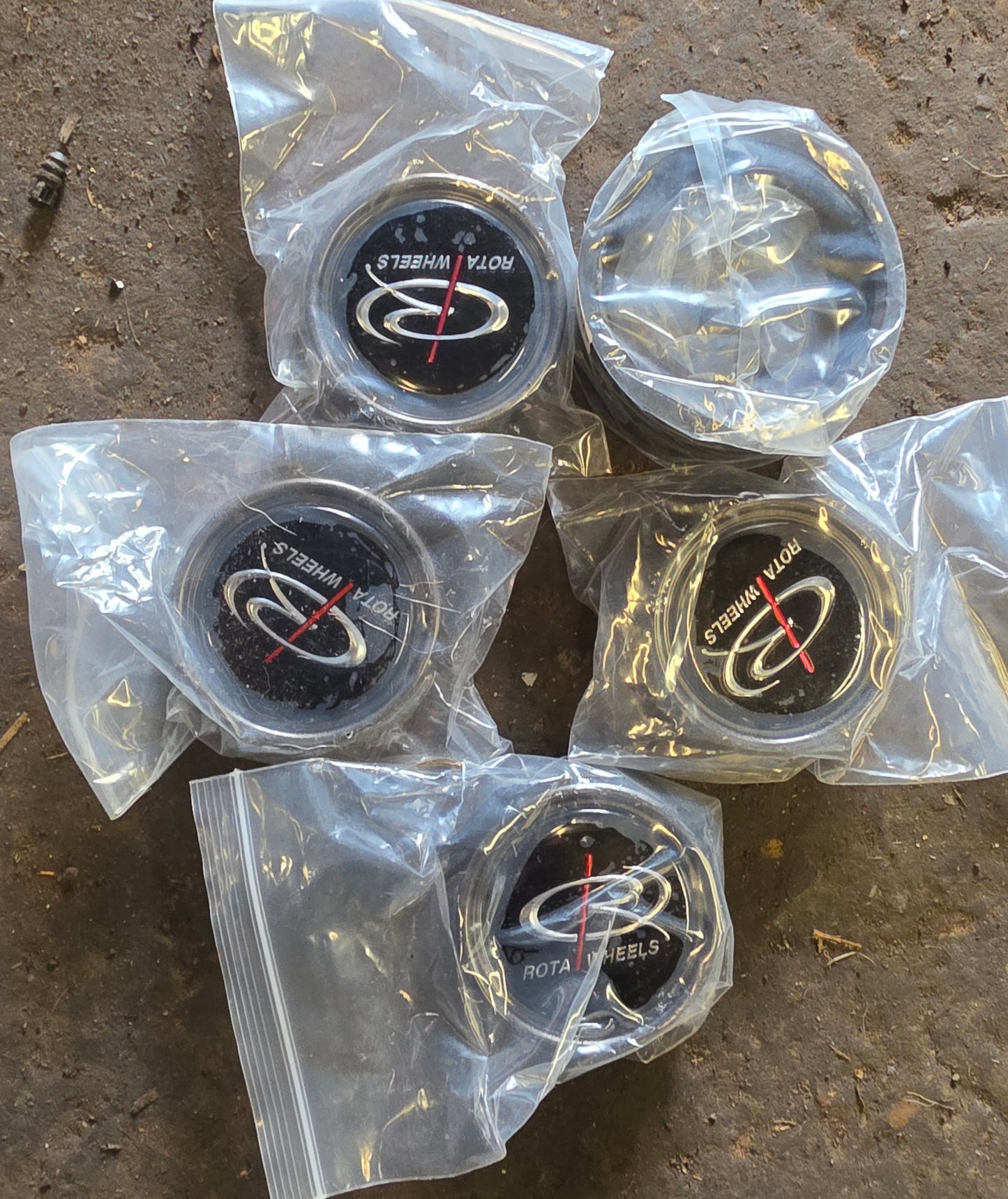Brand new Rota centre caps x 4 with 4 x spigot rings