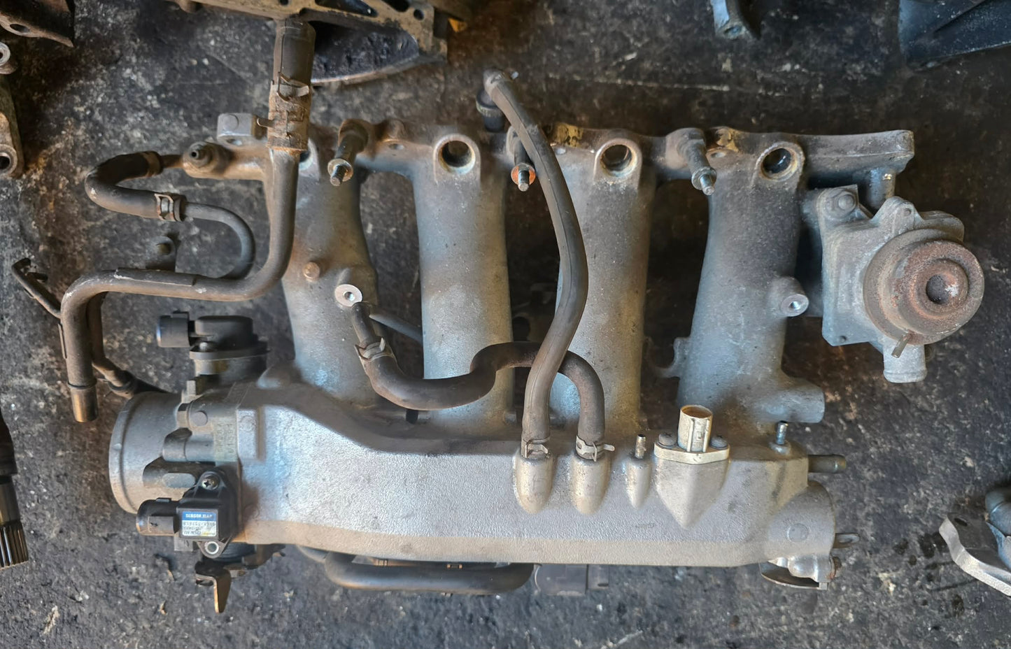 Honda S2000 inlet manifold and throttle body