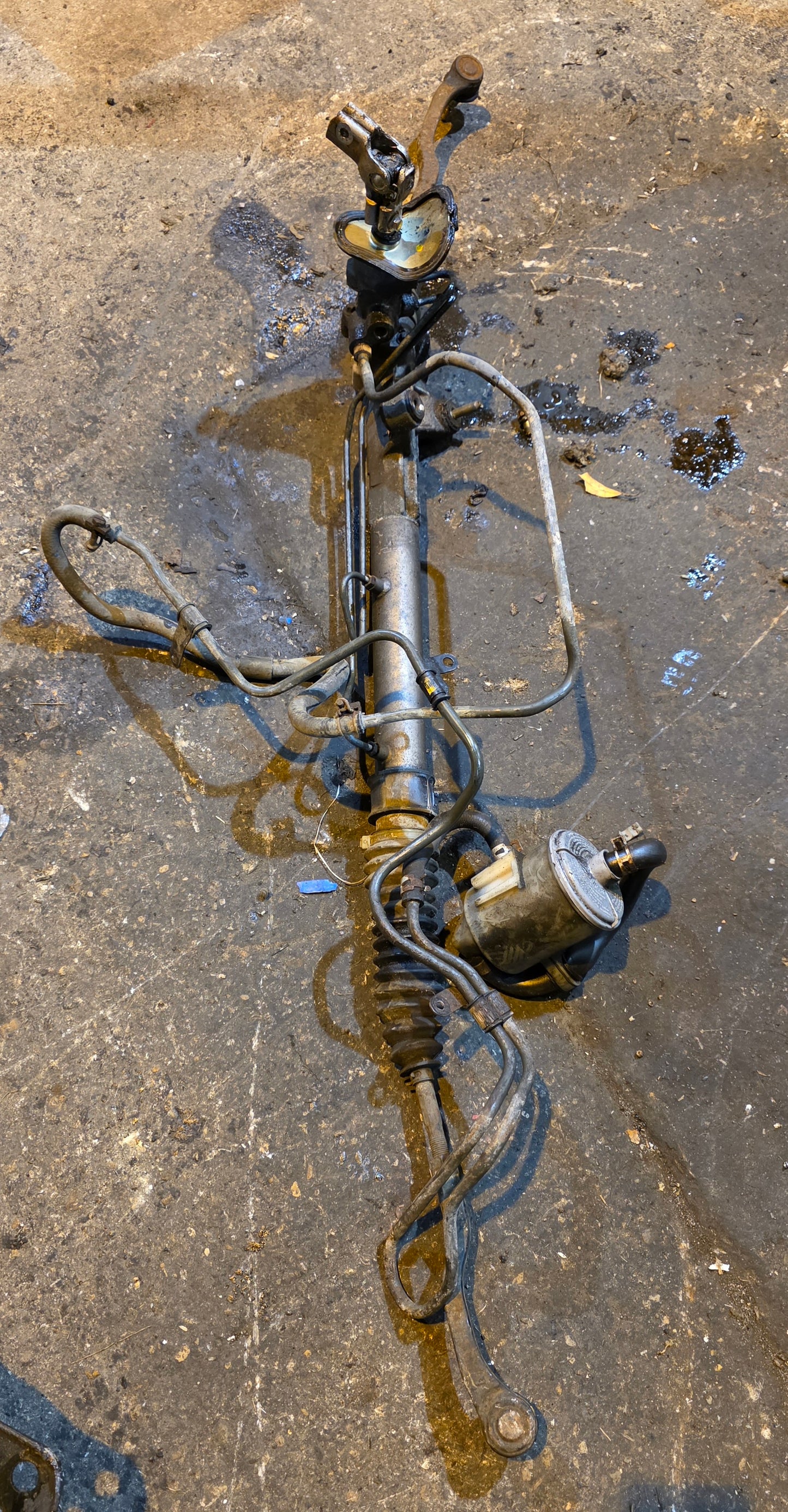 Honda ST£ steering rack with power steering lines , knuckle and reservoir