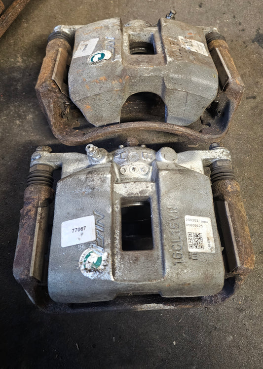 Unknown Honda front brake caliper pair possibly accord