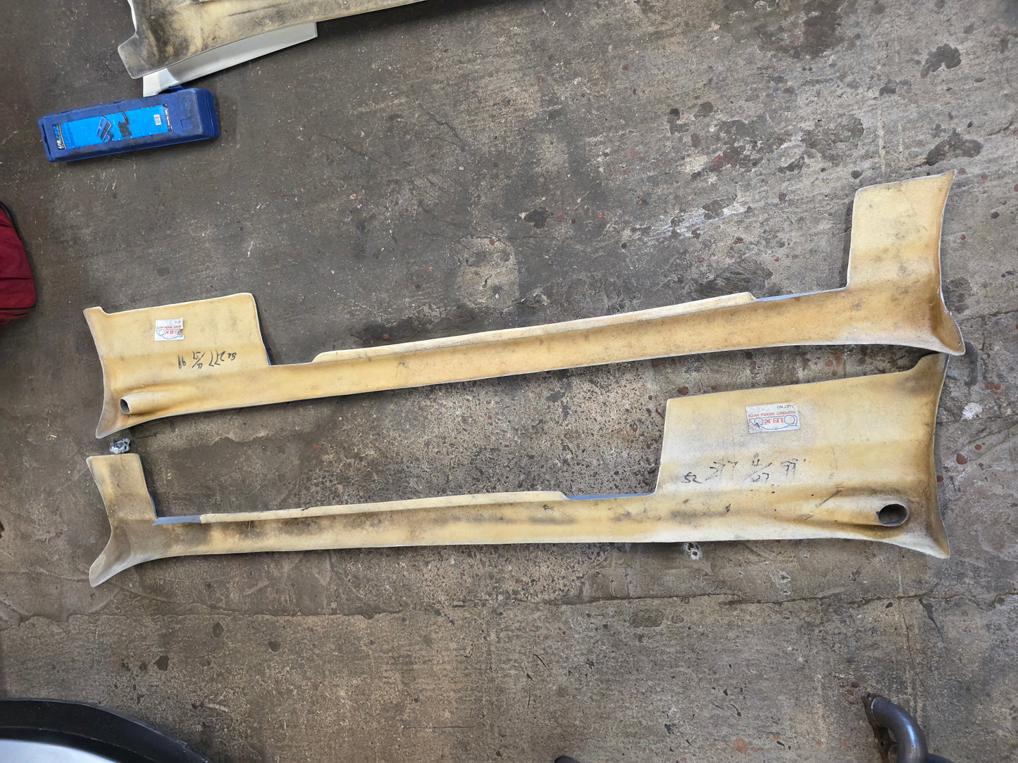 Honda Integra DC2 side skirts wings west ?