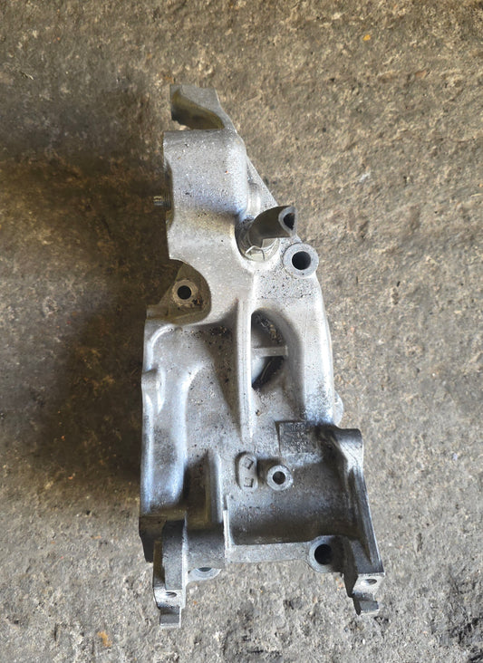 Honda 19410-r40-a00 water housing manifold