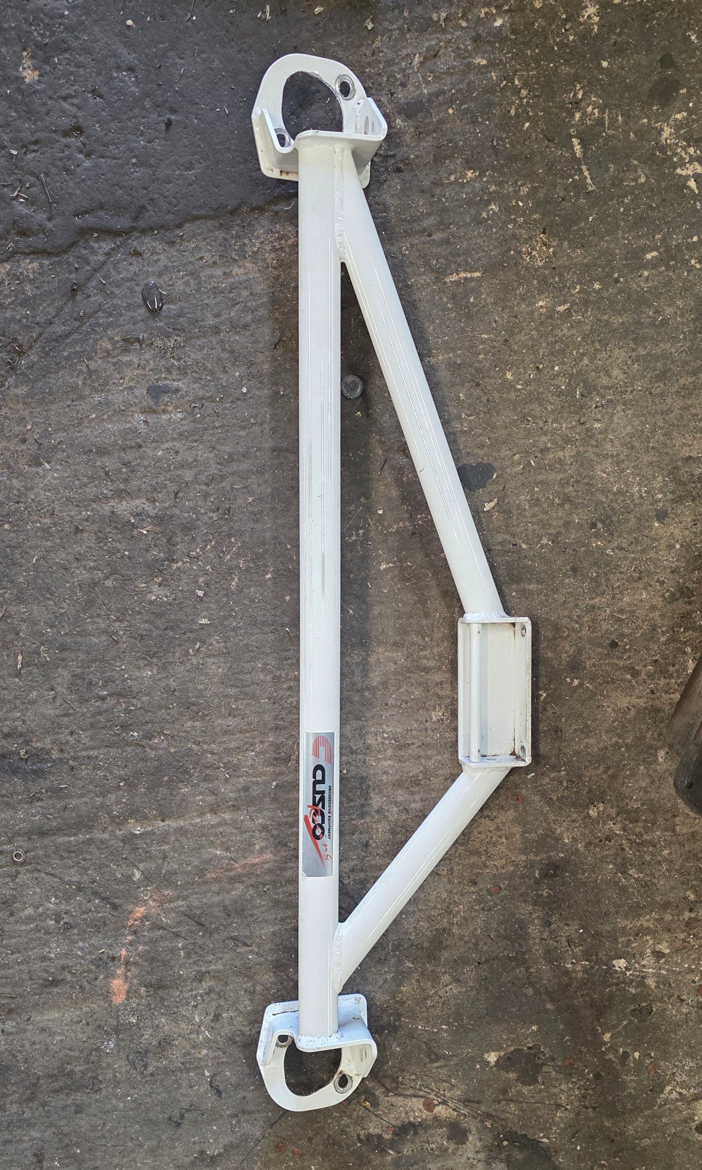 Honda Integra DC2 front strut brace