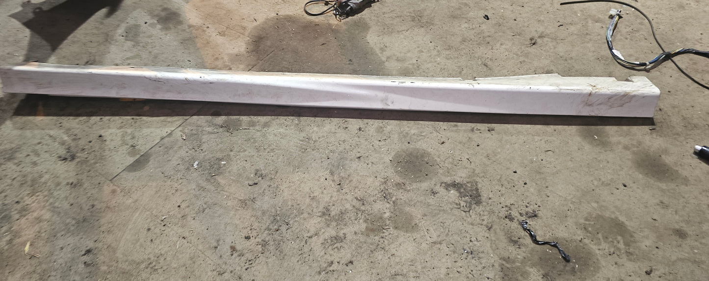 Honda integra Dc5 championship white side skirt drivers side