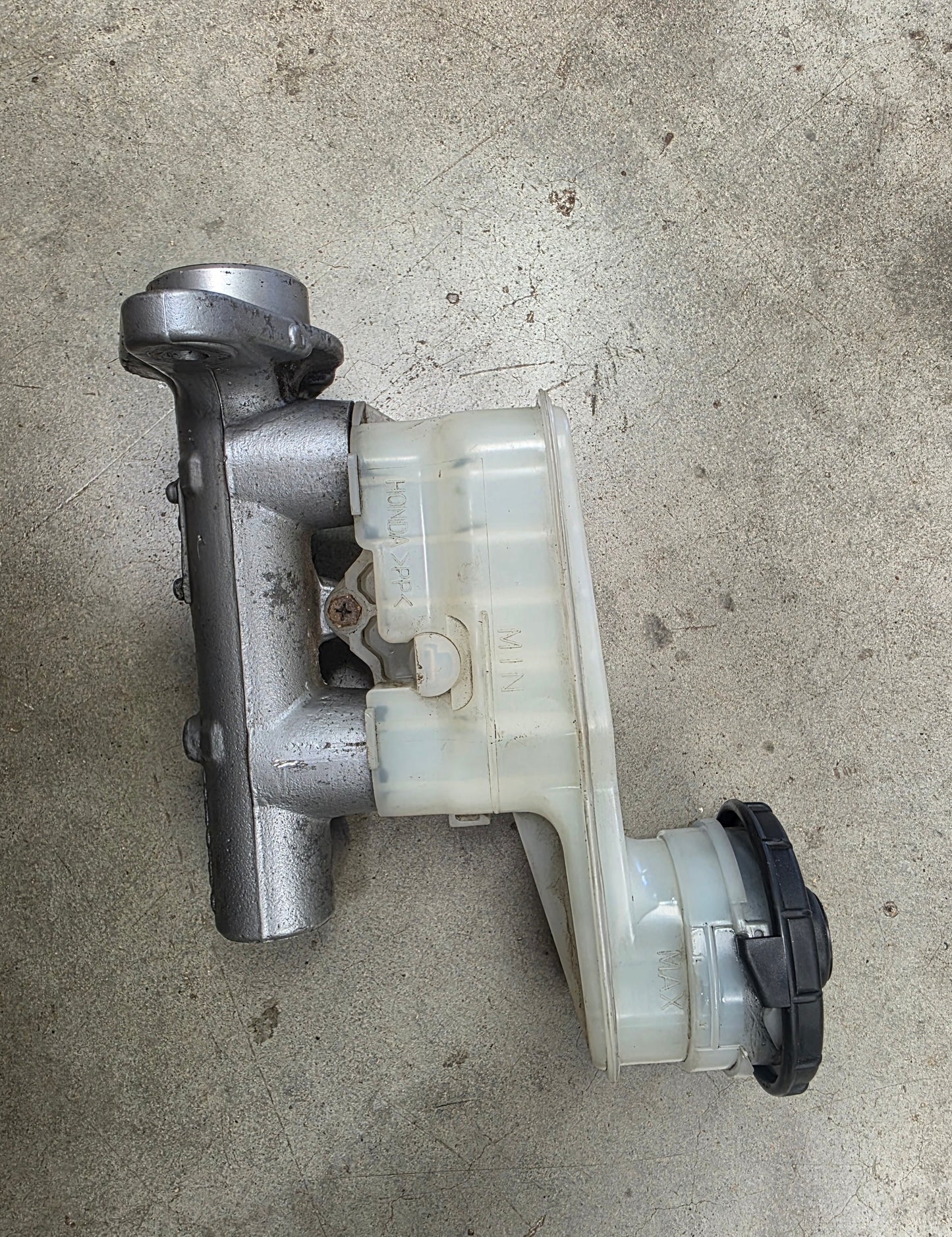 Honda Civic FN2 brake master cylinder and reservoir
