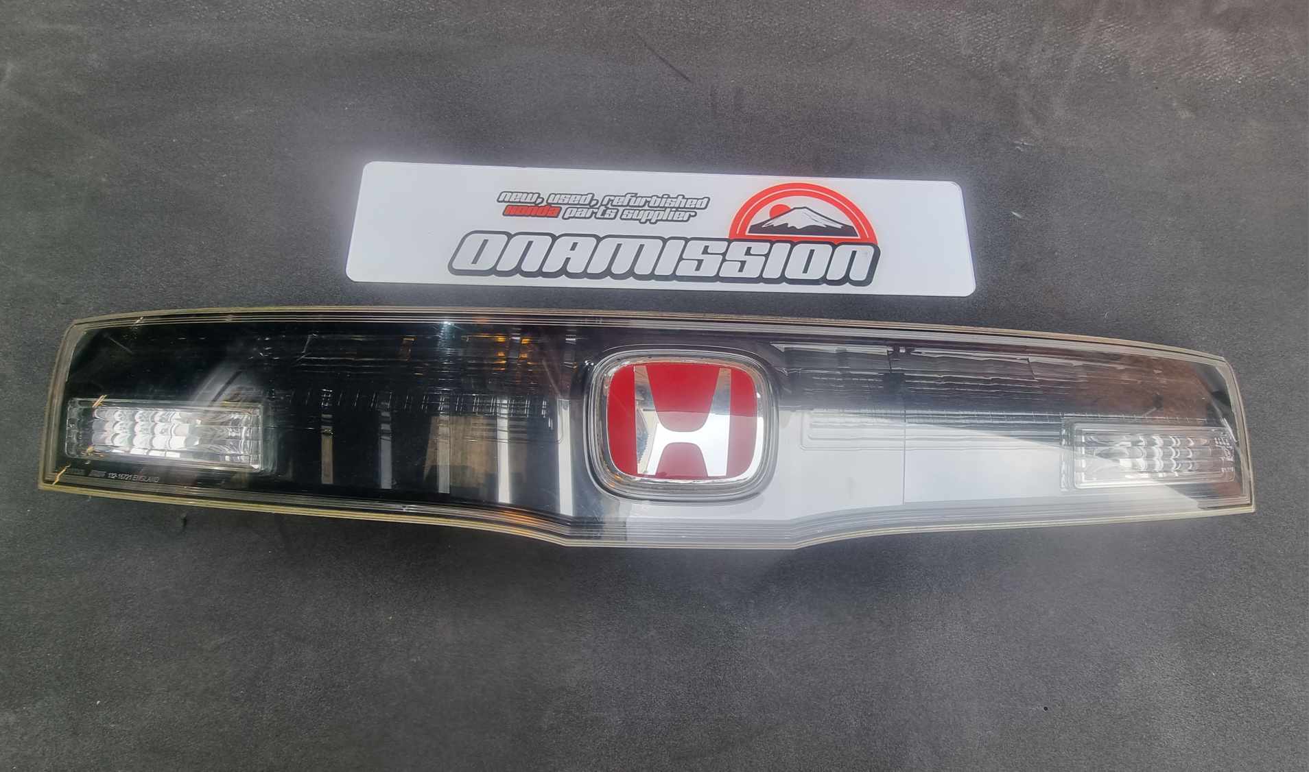 Honda Civic Fn2 Rear Centre Light – Onamission