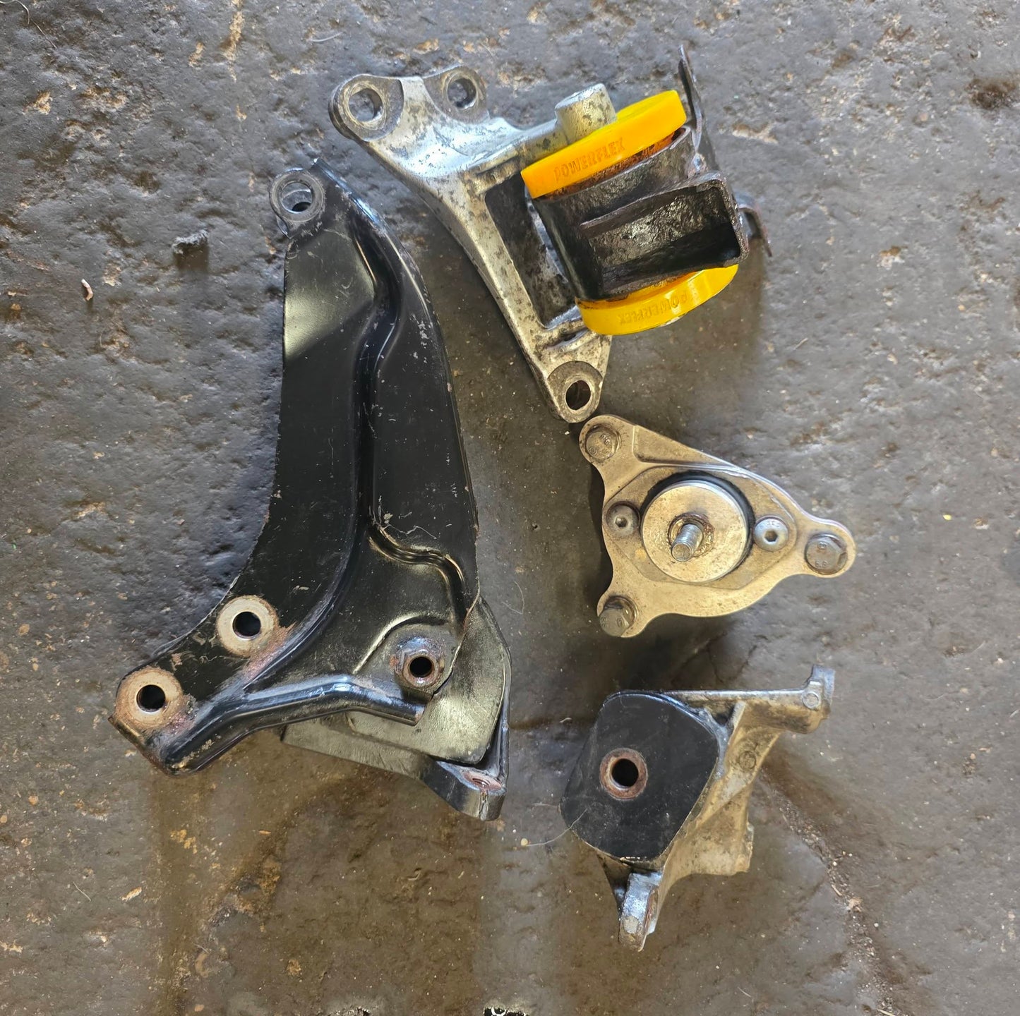 Honda EP3 / DC5 engine mounts , vibratechnic and polybushed