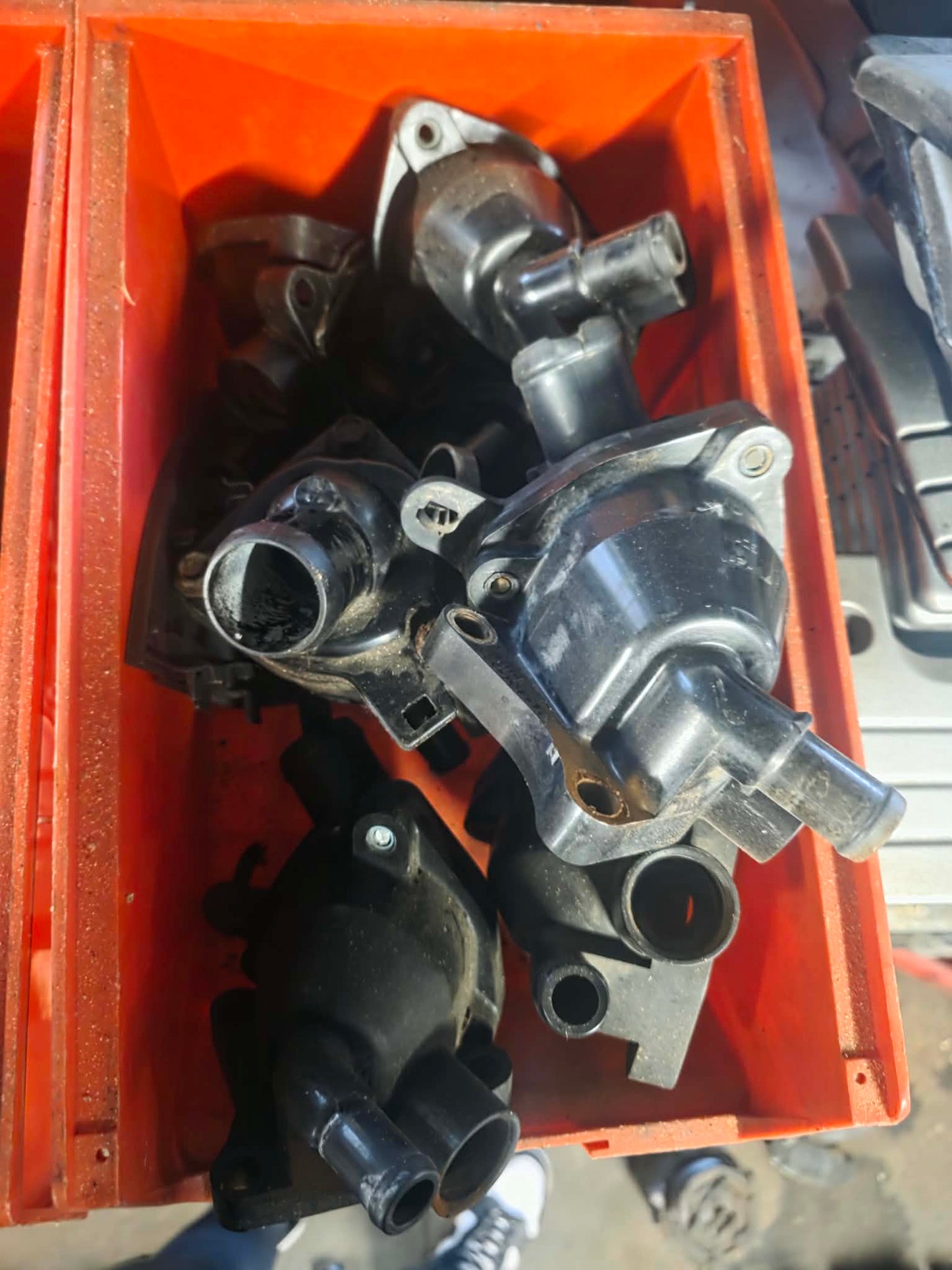 Box of ep dc5 and fn2 thermostats